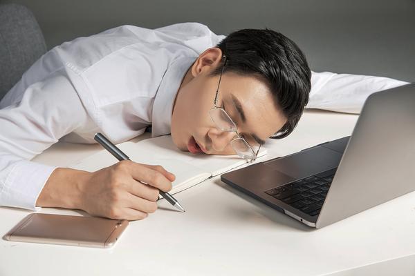 创业老板加班视频下载:如何高效利用时间 图2