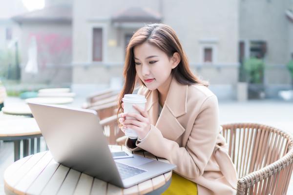 《中专生就业与创业指导心得:从在校学生到职场新人的华丽蜕变》图1