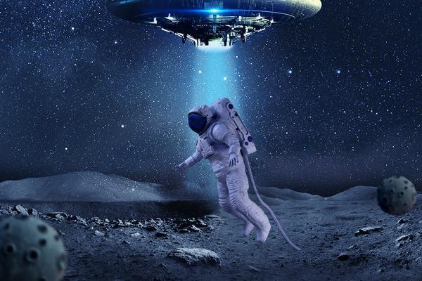 《飞碟项链：探索宇宙的时尚魅力》 图2