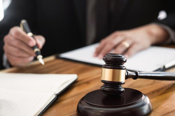创新思维与法律：相互促进的关系及其在现代社会中的重要性 图1